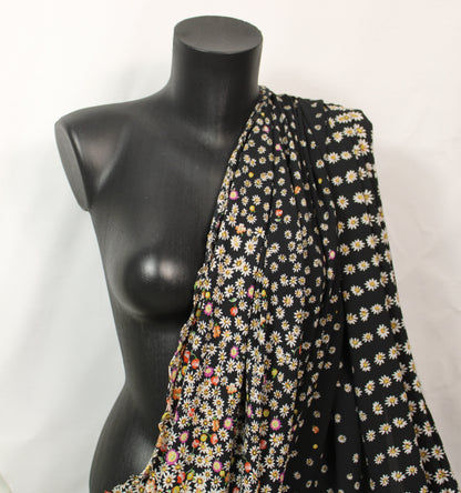 Tissu crêpe - imprimé marguerite - noir et multicolore - photo 3/5 | So Tissus