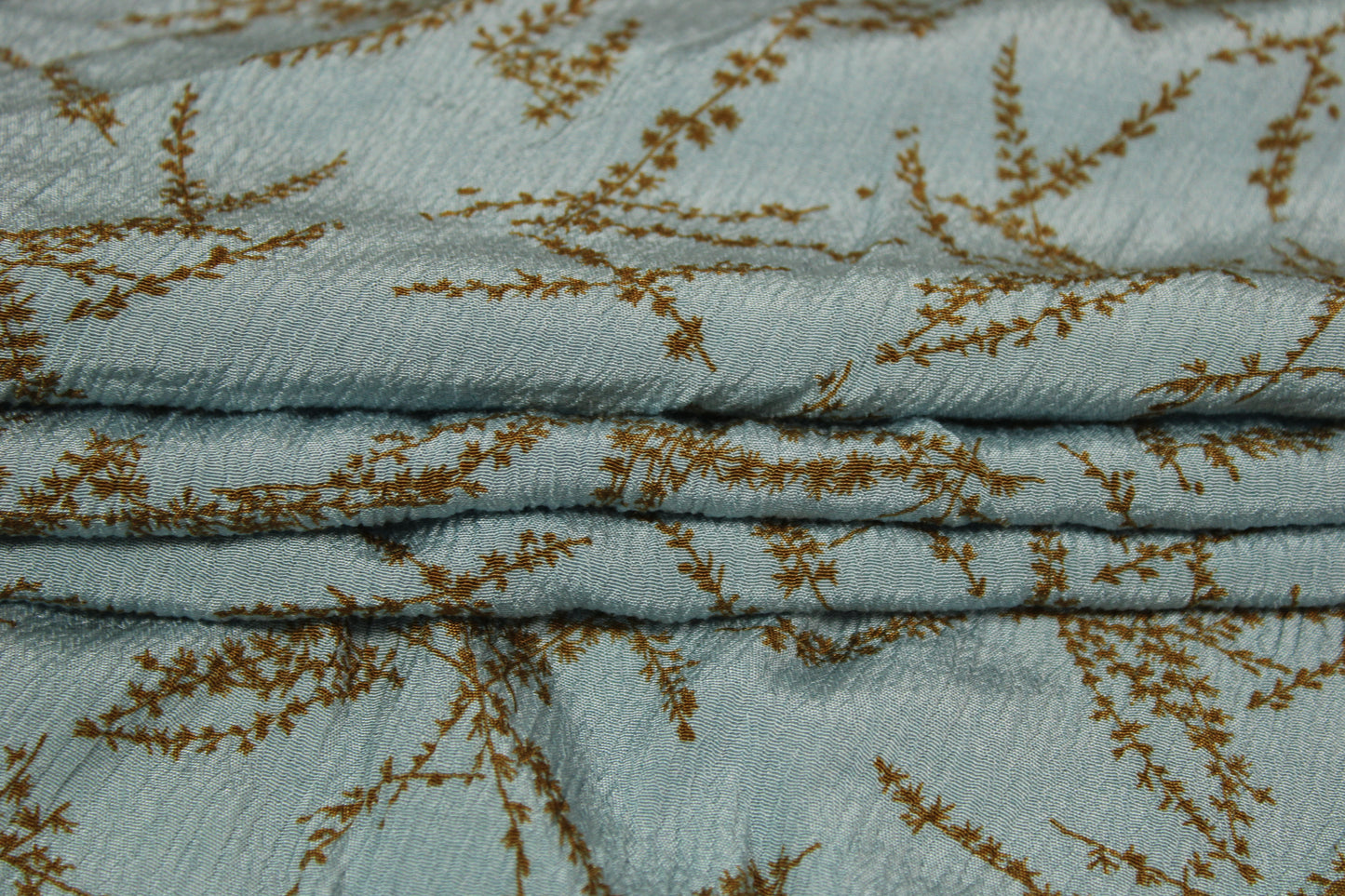 Tissu crêpon viscose - imprimé abstrait - bleu ciel et beige - photo 2/5 | So Tissus