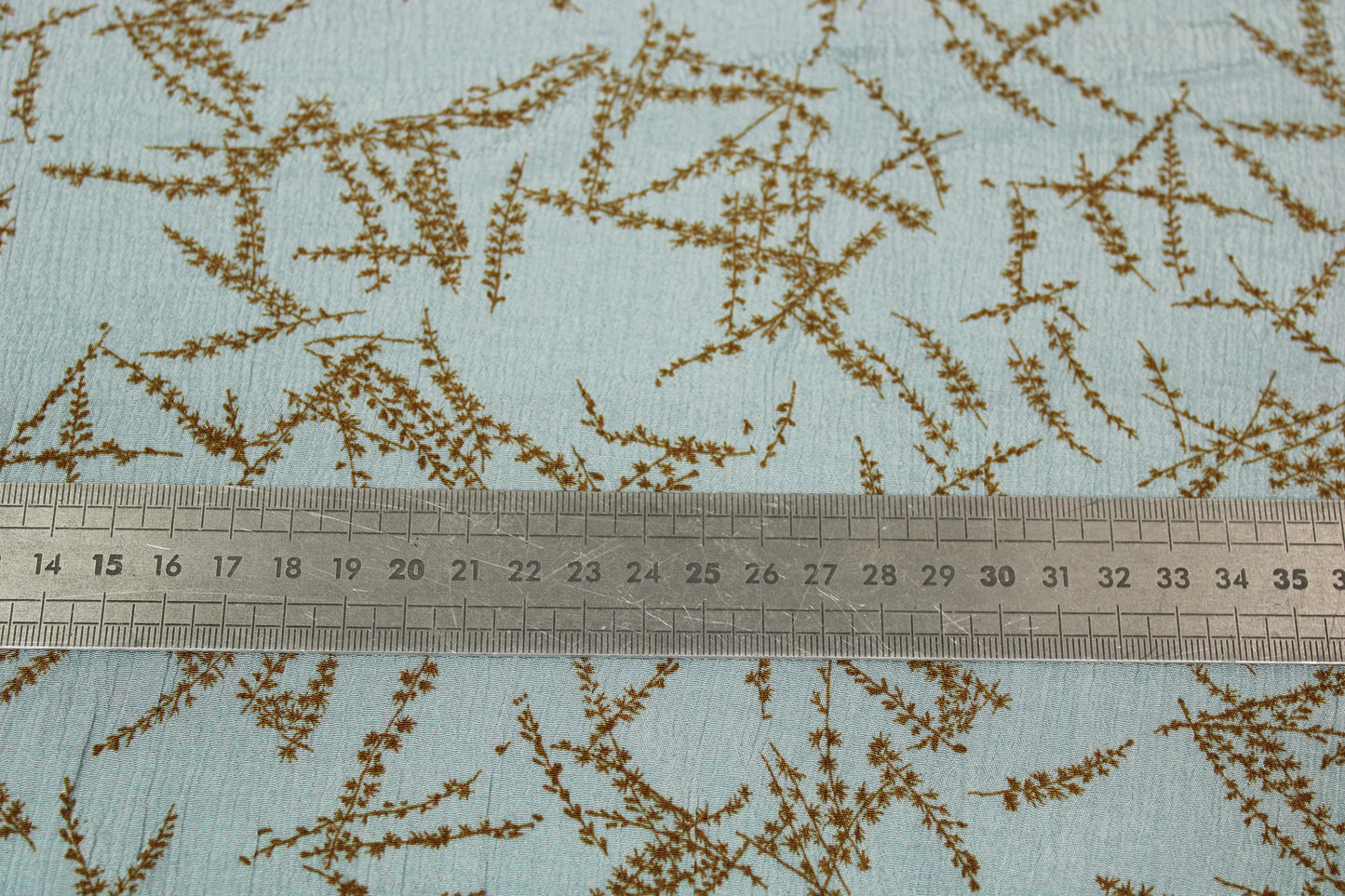 Tissu crêpon viscose - imprimé abstrait - bleu ciel et beige - photo 5/5 | So Tissus