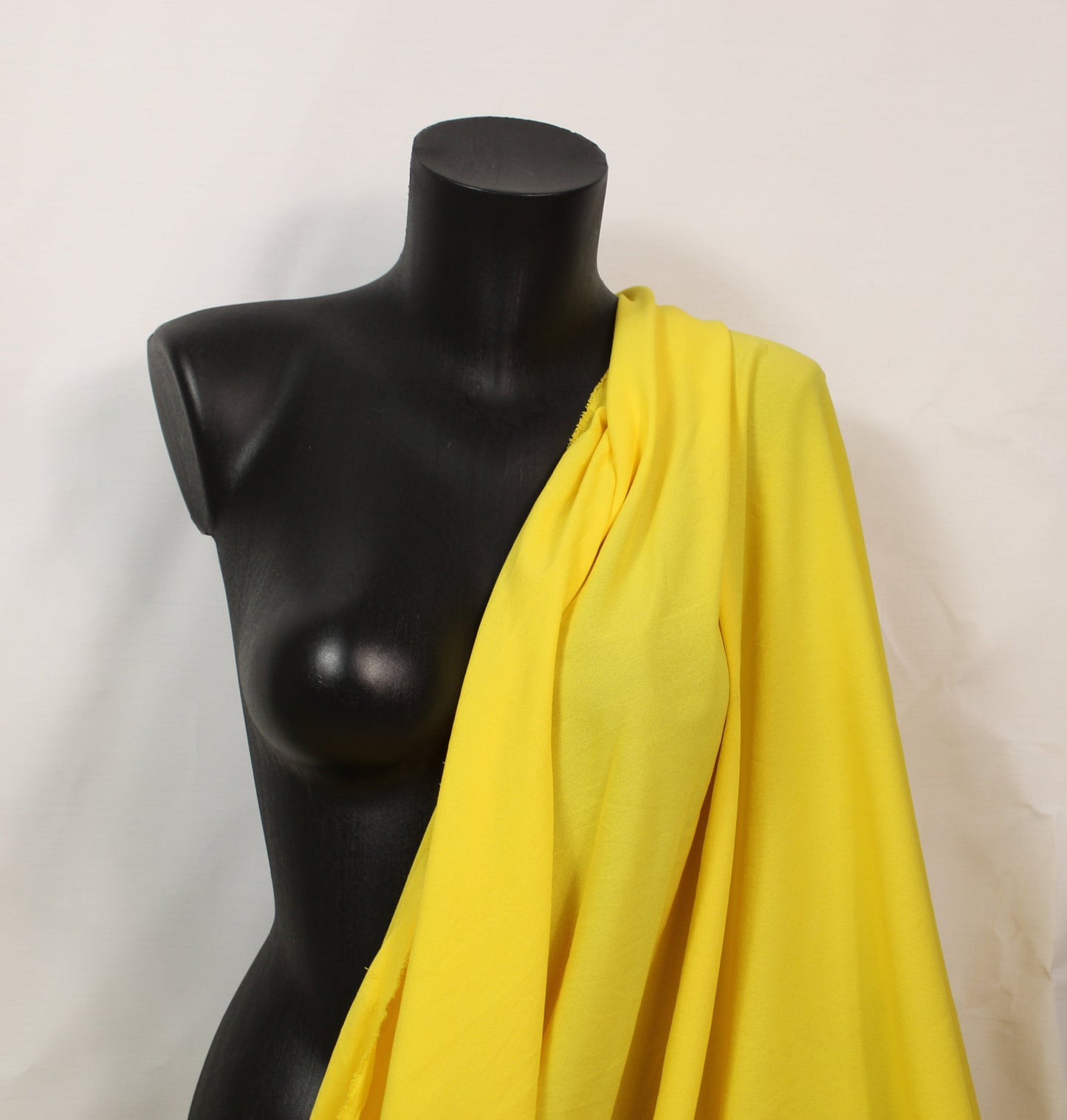 Tissu crêpe - jaune - photo 3/4 | So Tissus