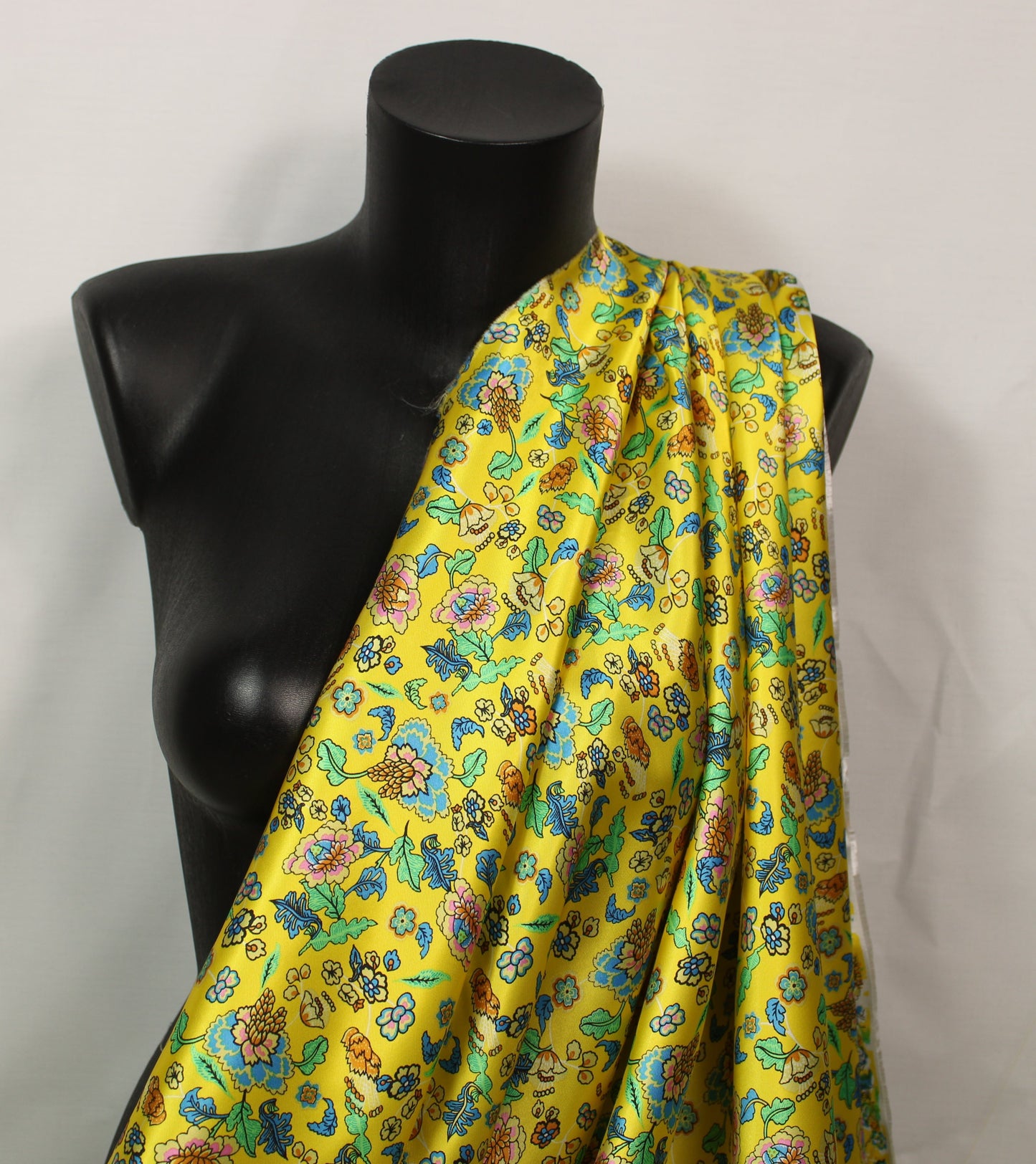 Tissu satin - imprimé fleuri - ton jaune - photo 3/5 | So Tissus