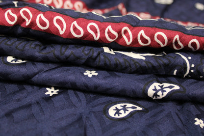 Tissu satin de viscose - imprimé bandana - ton bleu marine et bordeaux - photo 2/5 | So Tissus
