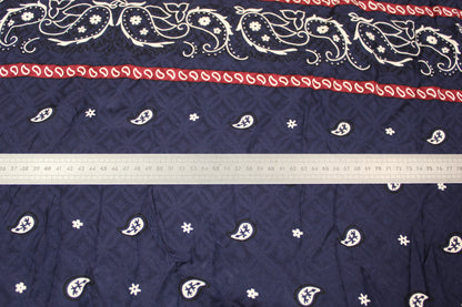 Tissu satin de viscose - imprimé bandana - ton bleu marine et bordeaux - photo 5/5 | So Tissus