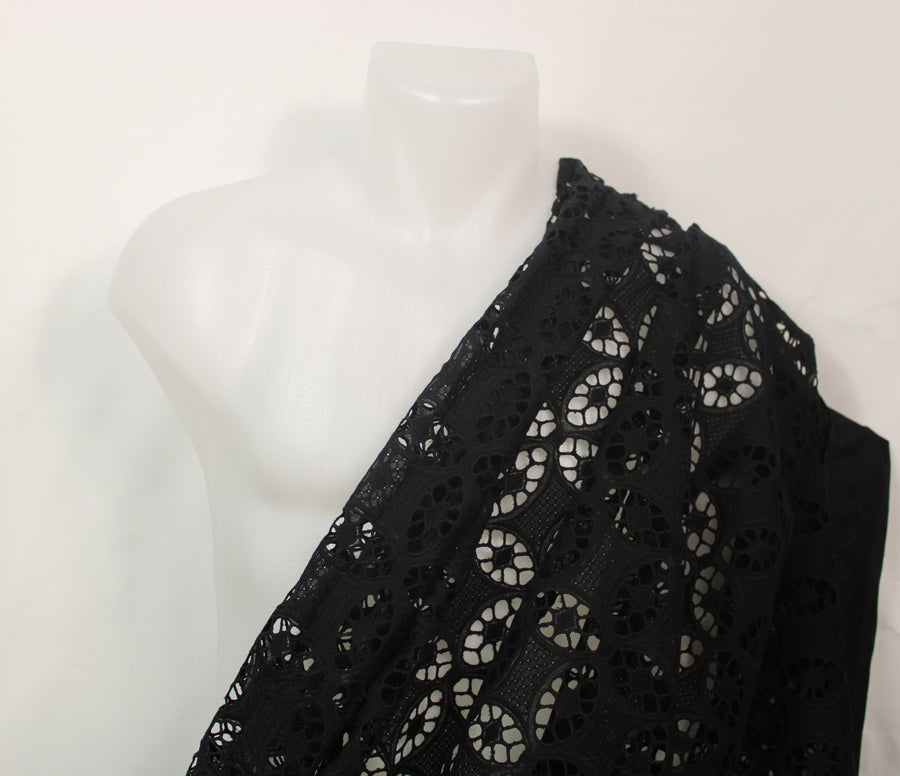 Tissu broderie anglaise - noir