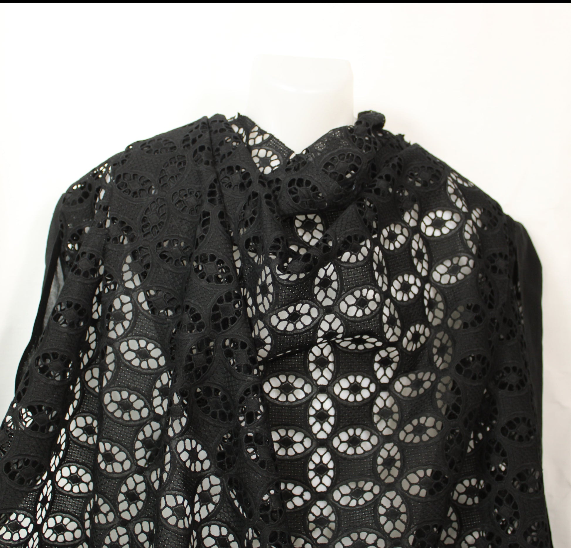 Tissu broderie anglaise - noir - photo 4/5 | So Tissus