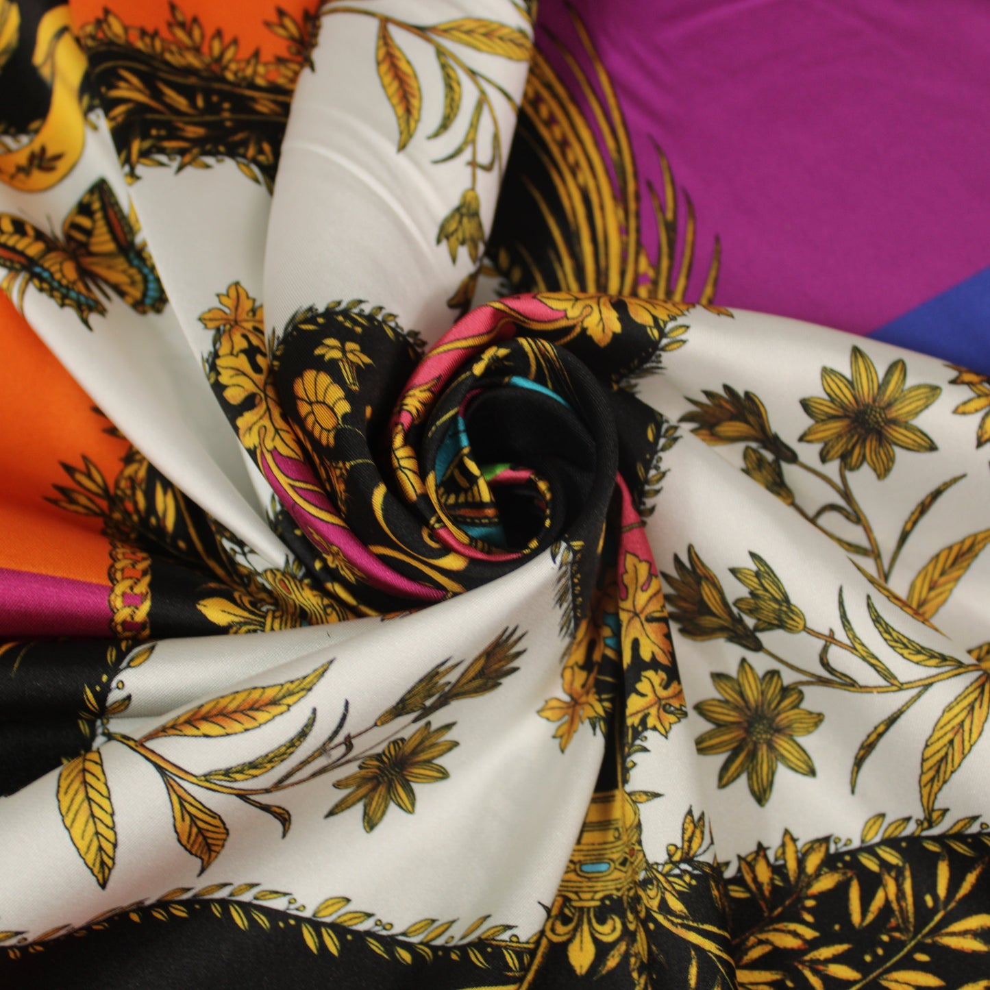 Tissu twill - imprimé papillons baroque - photo 1/5 | So Tissus