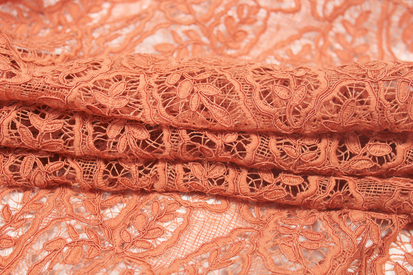 Tissu guipure - motif feuilles - terracotta - photo 2/5 | So Tissus