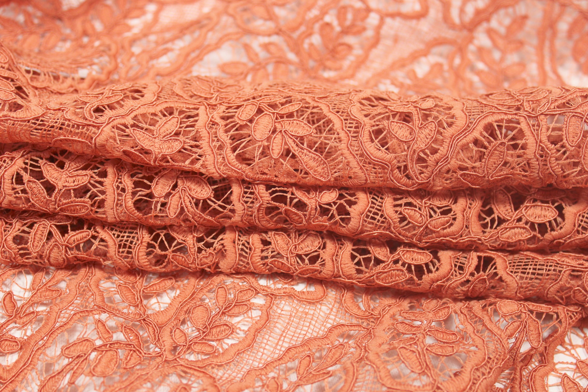 Tissu guipure - motif feuilles - terracotta - photo 2/5 | So Tissus