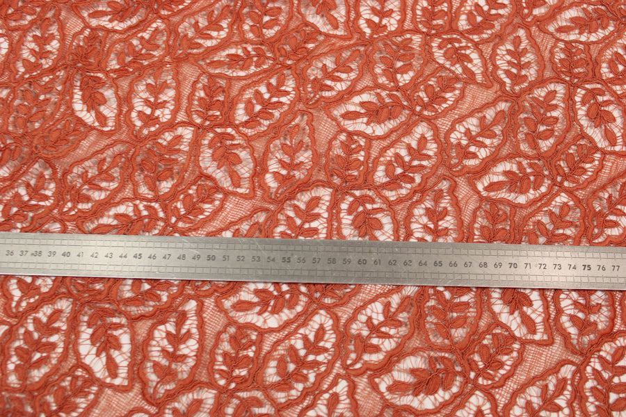 Tissu guipure - motif feuilles - terracotta