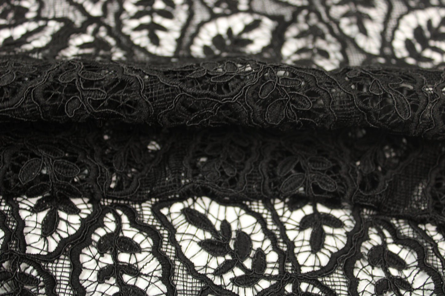 Tissu guipure - motif feuilles - noir - photo 2/4 | So Tissus