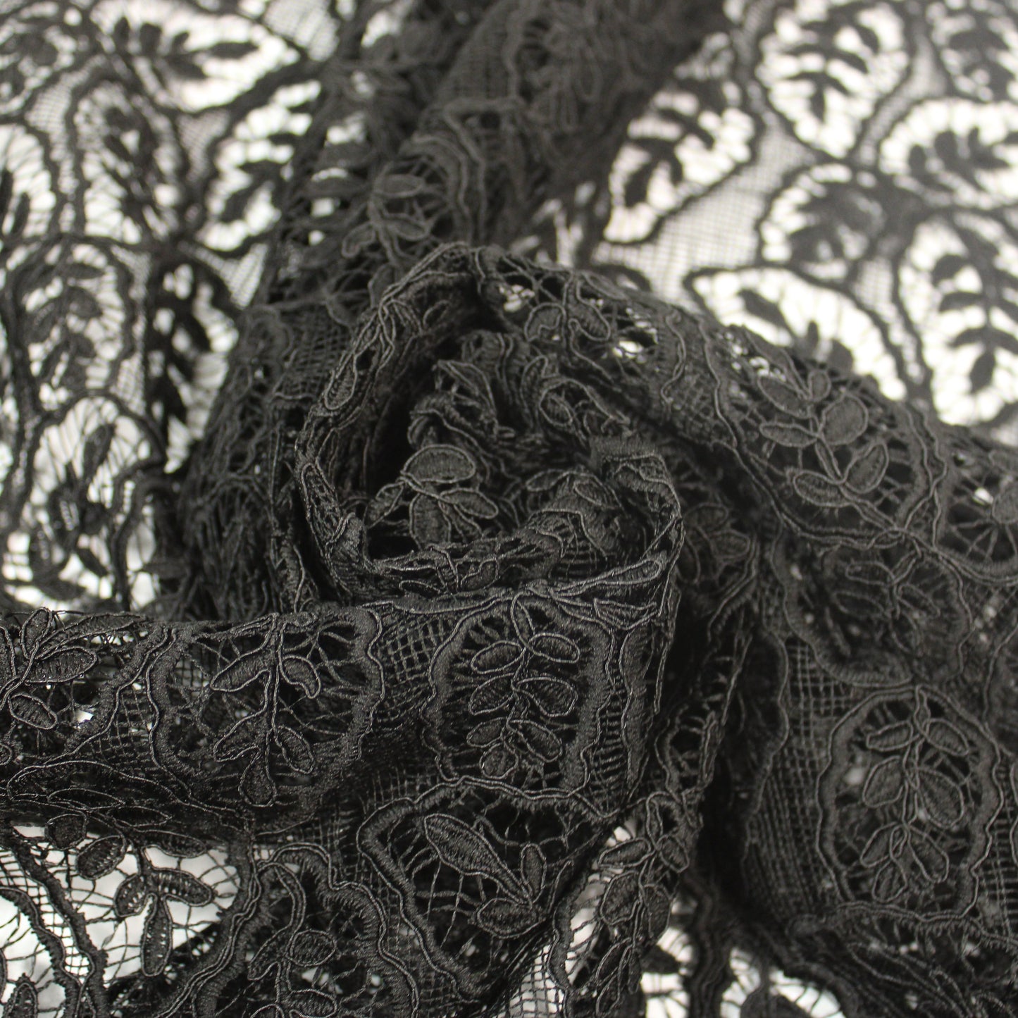 Tissu guipure - motif feuilles - noir - photo 1/4 | So Tissus