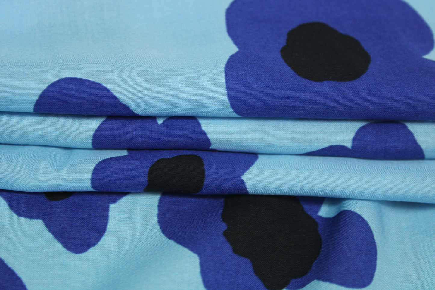 Tissu javanaise de viscose - imprimé fleurs abstraites - ton bleu - photo 2/5 | So Tissus