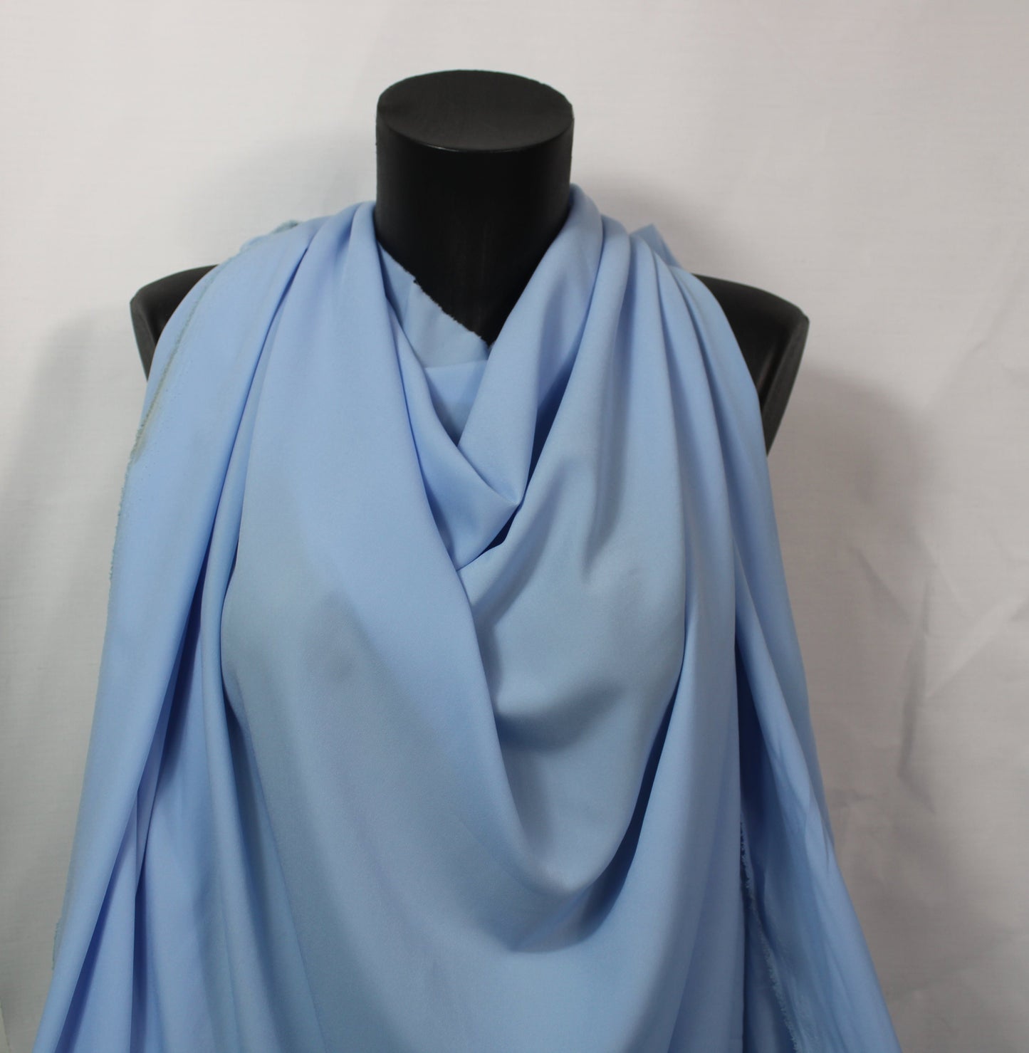Tissu crêpe de chine - bleu ciel - photo 3/4 | So Tissus