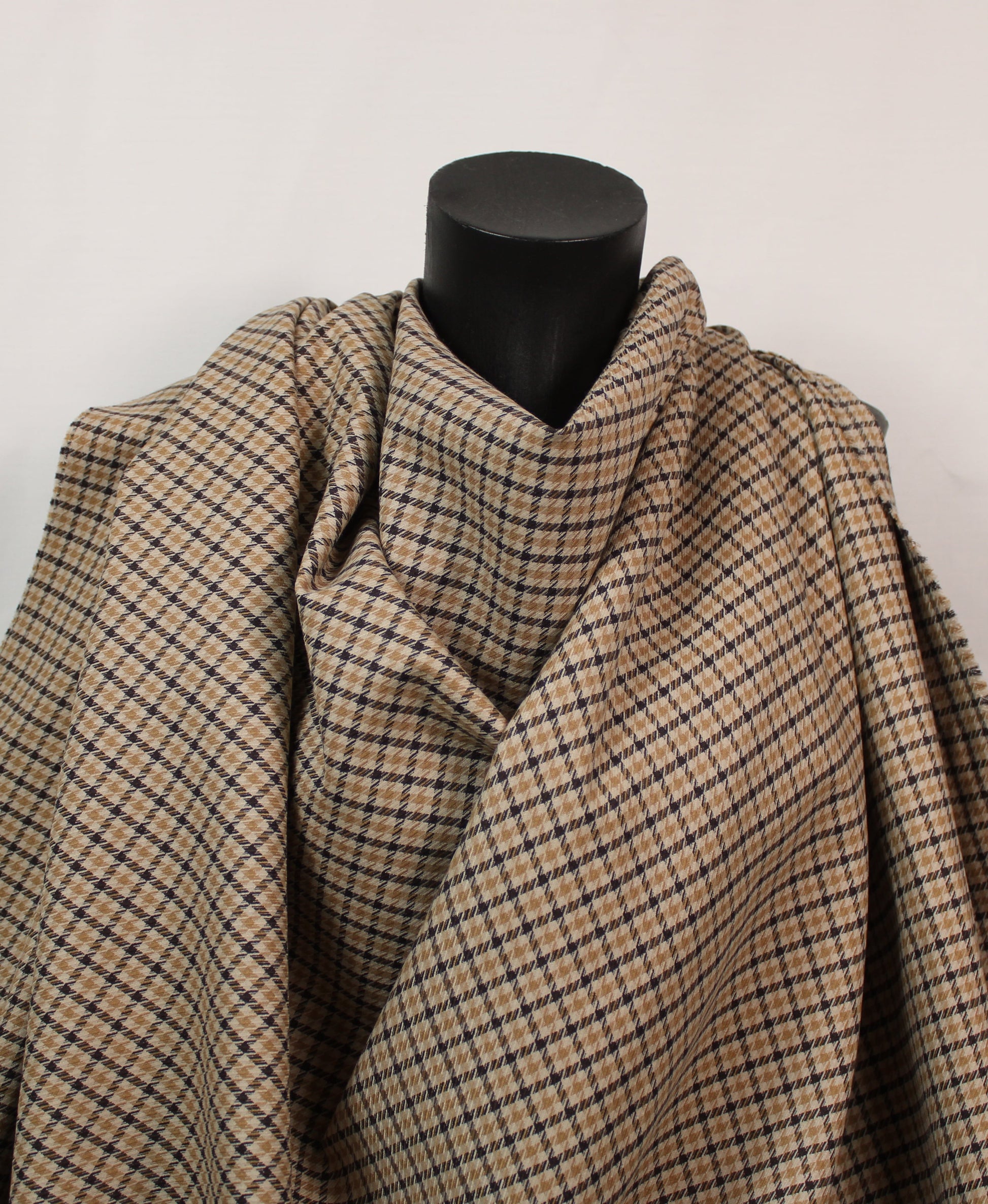 Tissu crêpe de laine stretch laine - pieds de poule - marron et beige clair - photo 4/5 | So Tissus