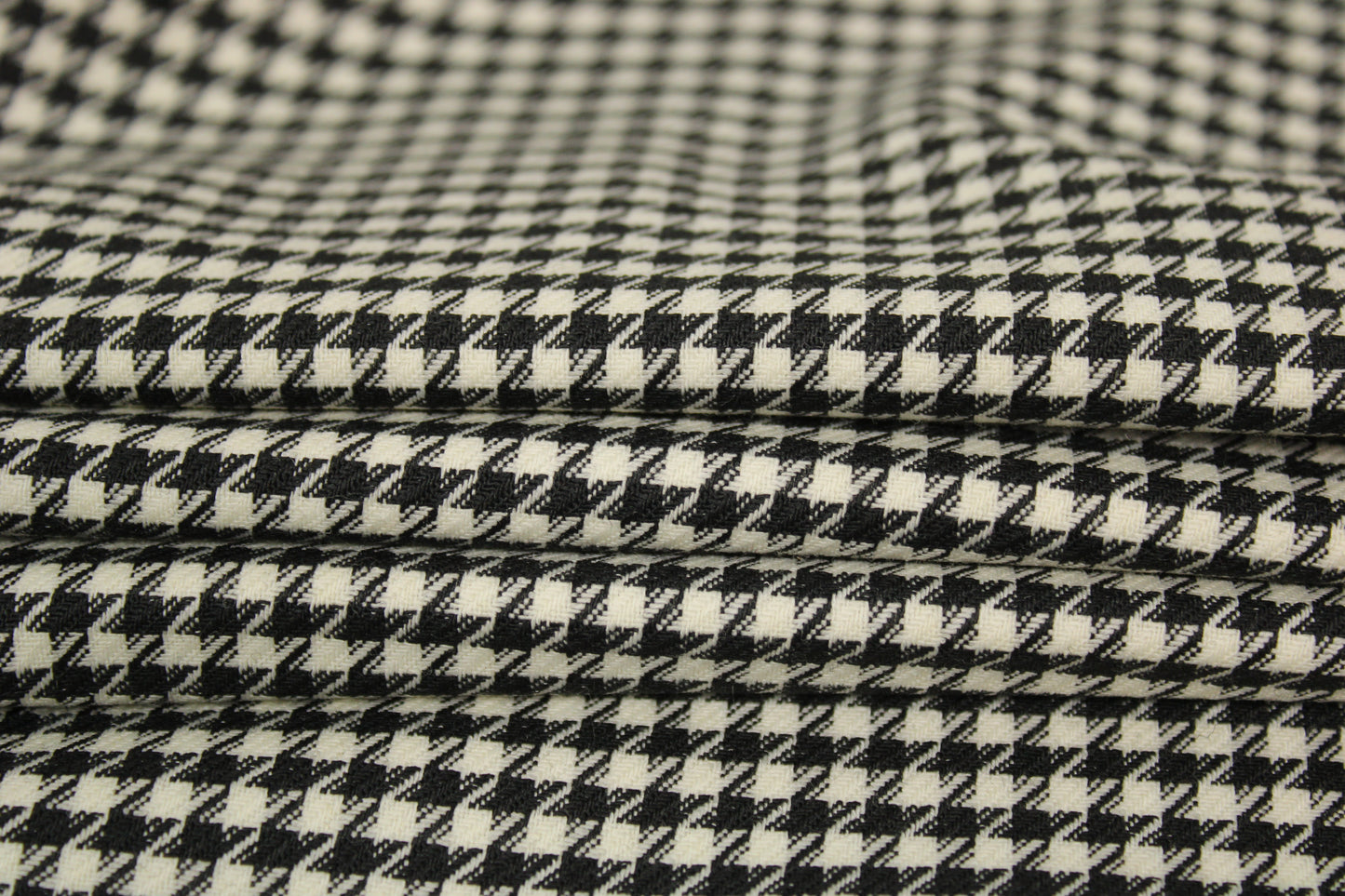 Tissu crêpe de laine stretch laine - pieds de poule - blanc et noir - photo 2/5 | So Tissus