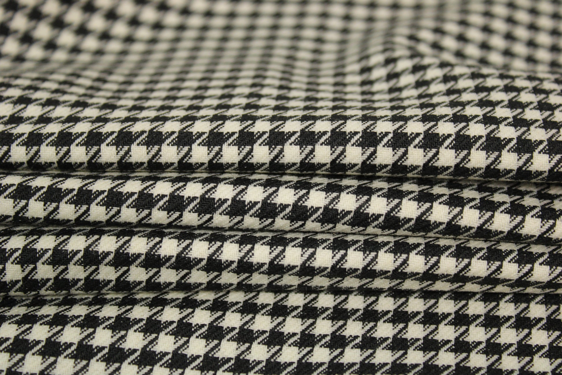 Tissu crêpe de laine stretch laine - pieds de poule - blanc et noir - photo 2/5 | So Tissus