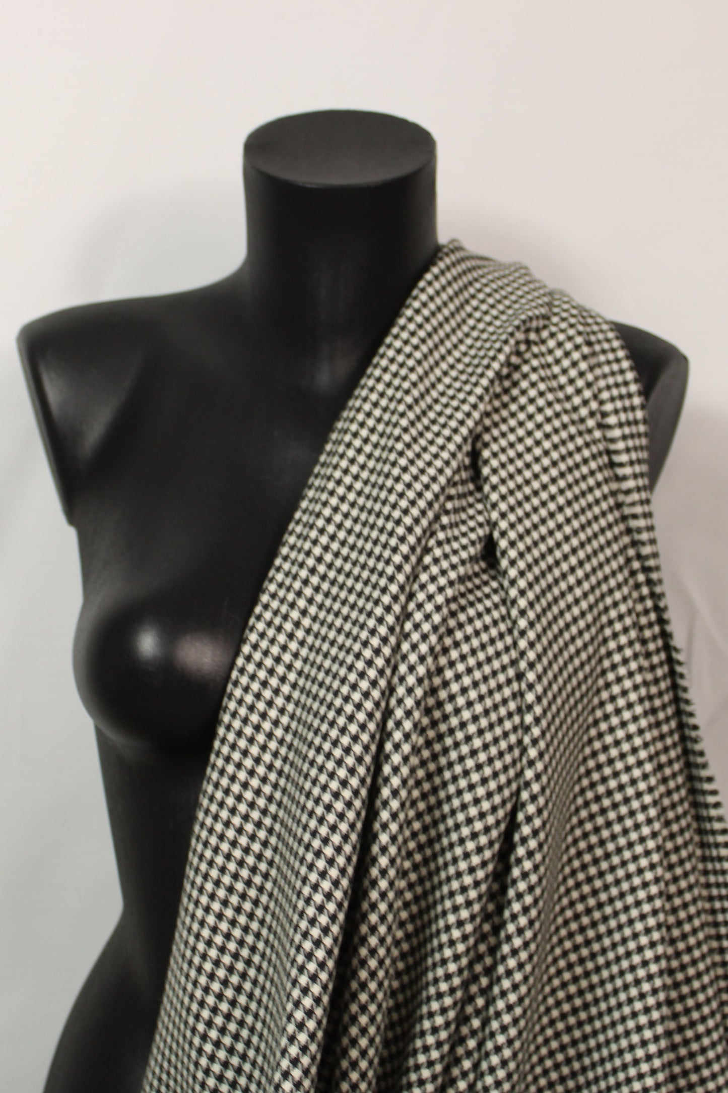 Tissu crêpe de laine stretch laine - pieds de poule - blanc et noir - photo 4/5 | So Tissus