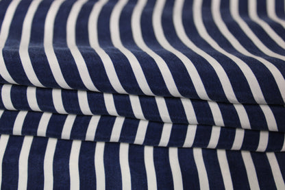 Tissu twill cupro - à rayure - bleu marine et blanche - photo 2/5 | So Tissus