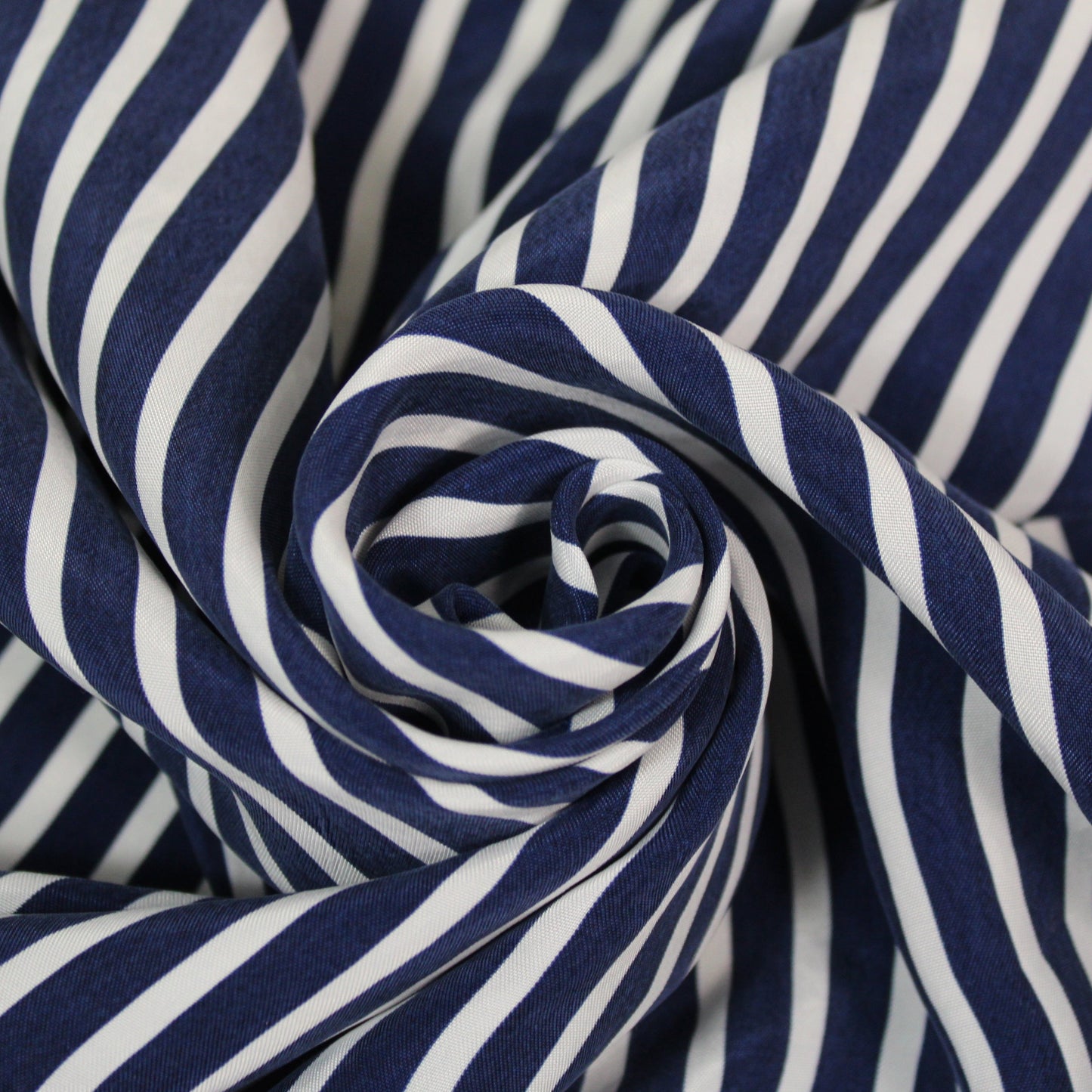 Tissu twill cupro - à rayure - bleu marine et blanche - photo 1/5 | So Tissus