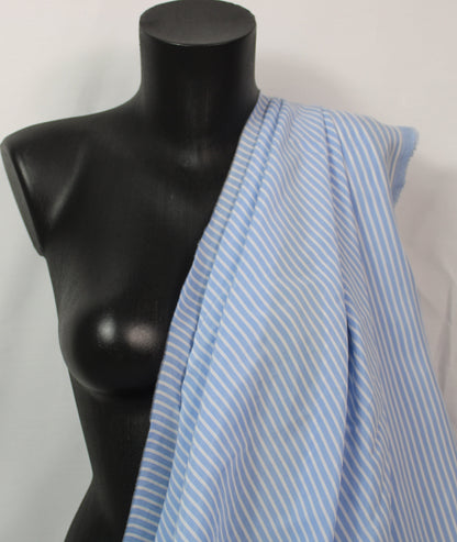 Tissu twill cupro - à rayure - bleu clair et blanche - photo 3/5 | So Tissus