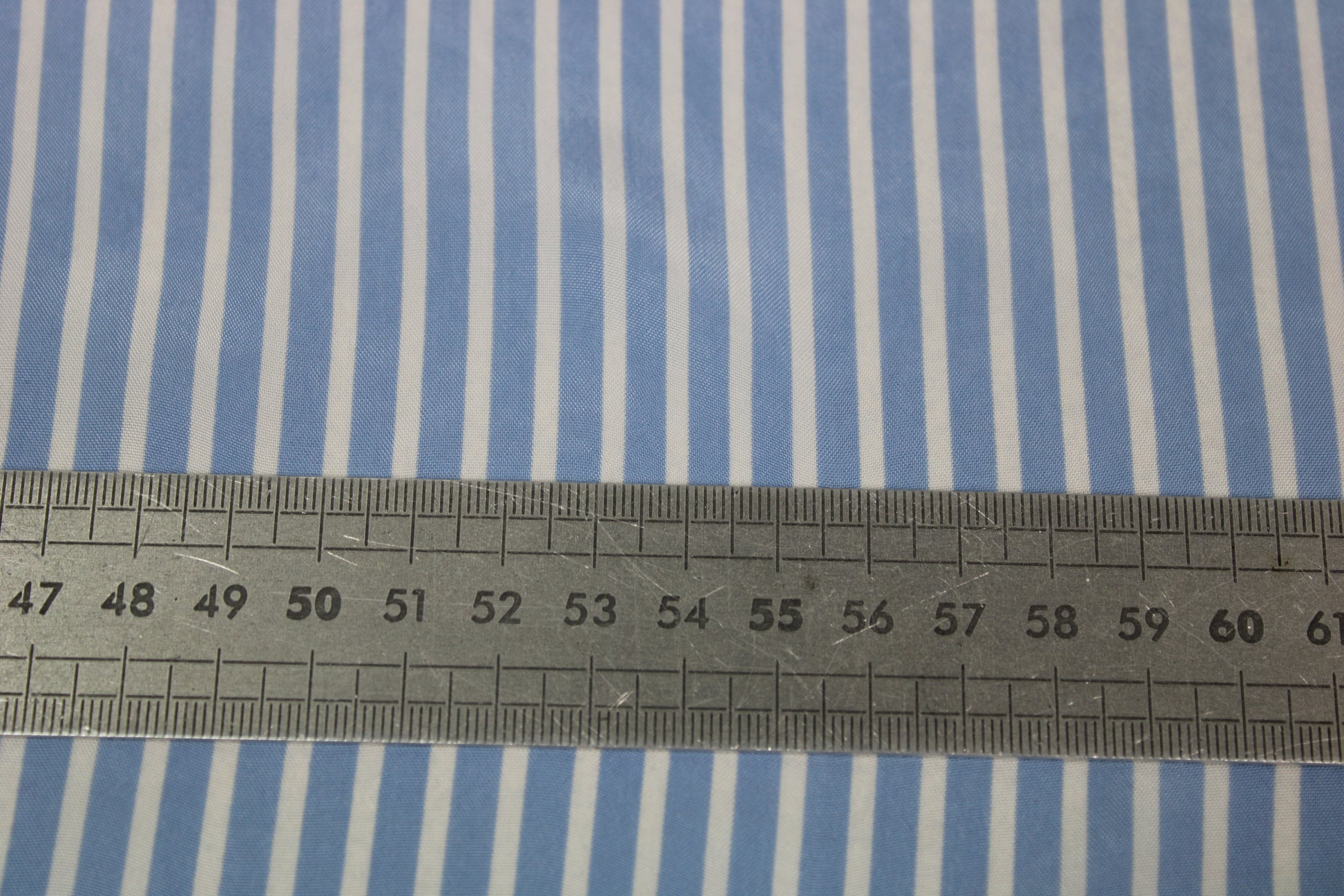 Tissu twill cupro - à rayure - bleu clair et blanche - photo 5/5 | So Tissus