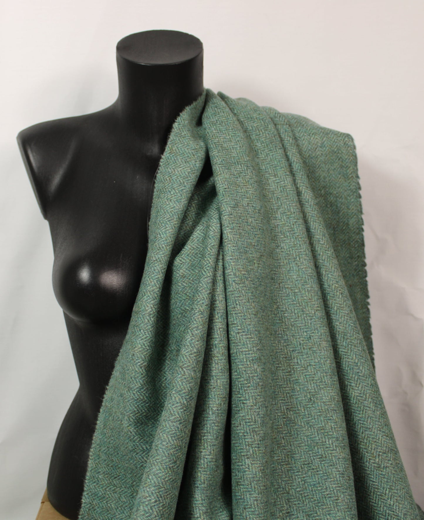 Tissu tweed de laine - à chevron - vert d'eau - photo 3/5 | So Tissus