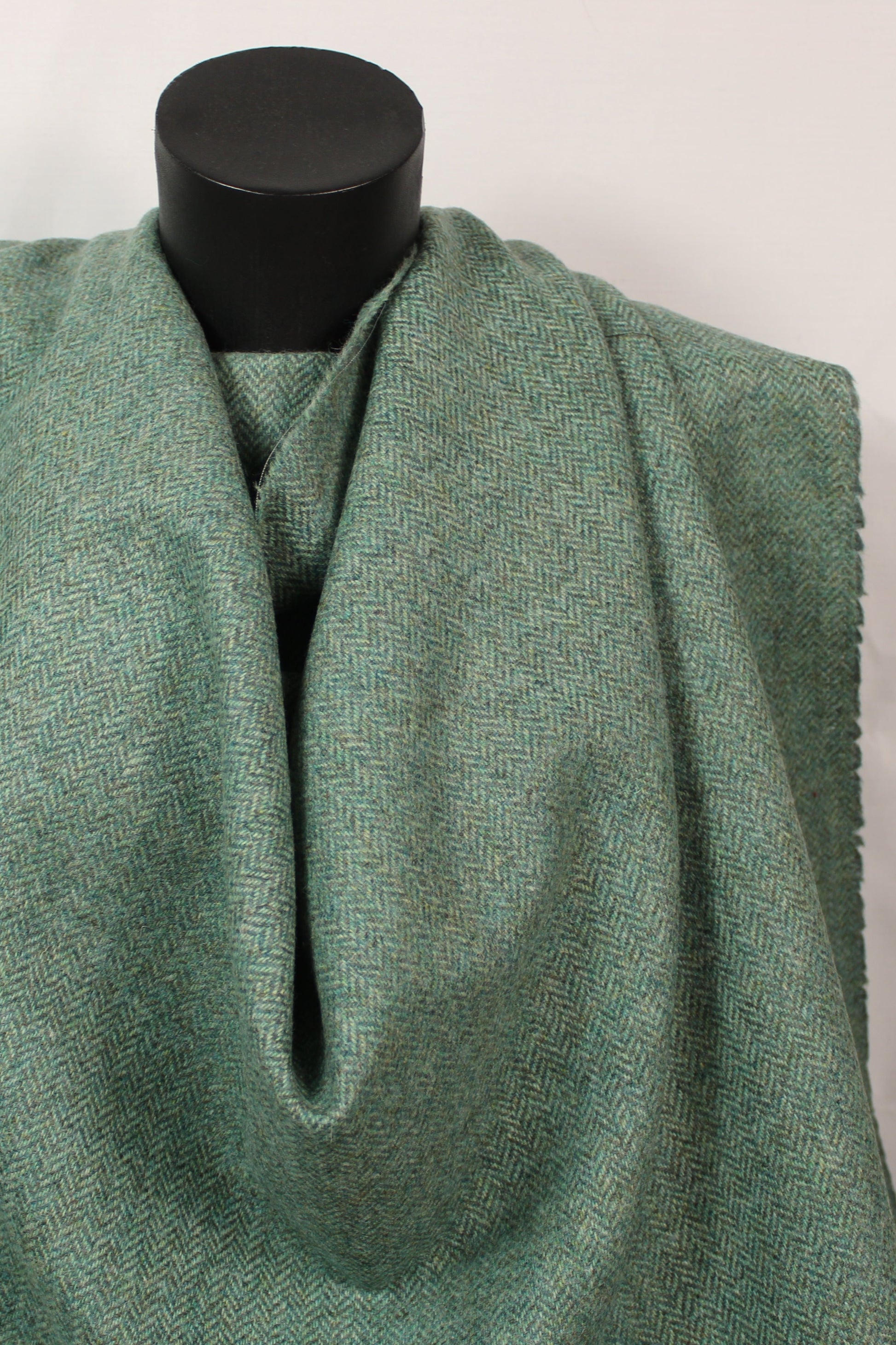 Tissu tweed de laine - à chevron - vert d'eau - photo 4/5 | So Tissus