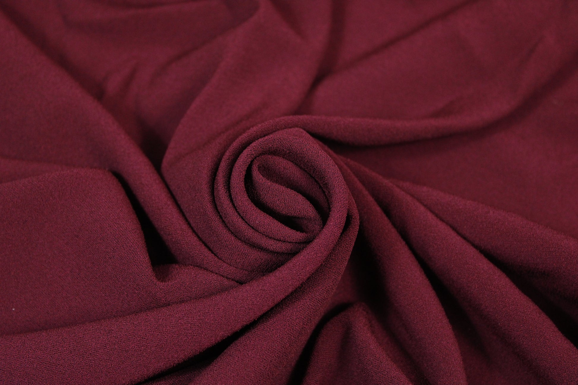 Tissu crêpe envers satin - bordeaux - photo 2/5 | So Tissus