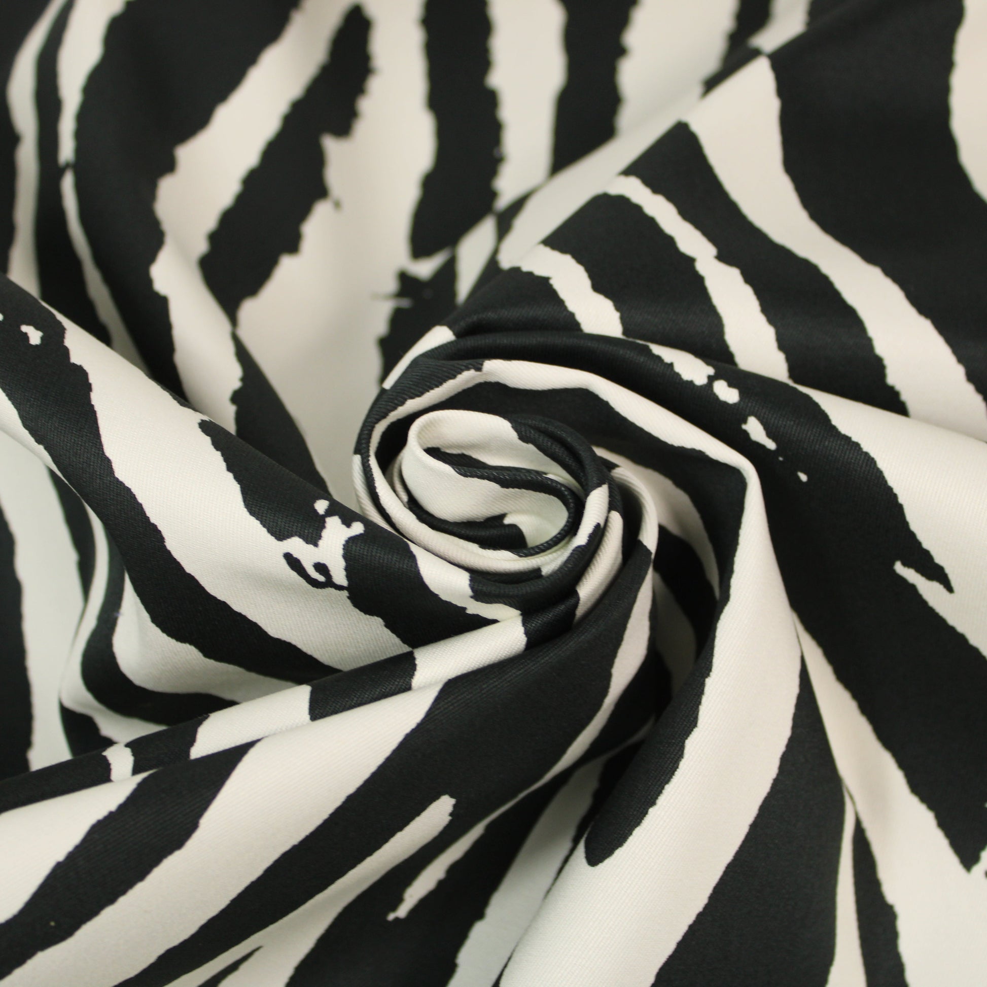 Tissu gabardine de coton prestige - imprimé zèbre - photo 1/5 | So Tissus