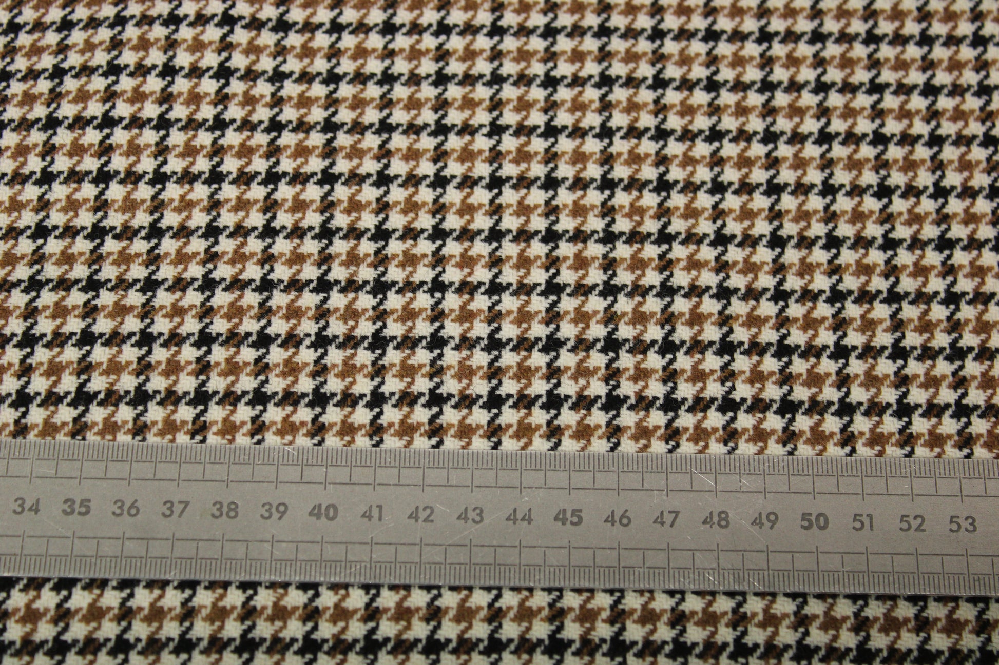 Tissu drap de laine - pieds de poule - beige, blanc et noir - photo 5/5 | So Tissus