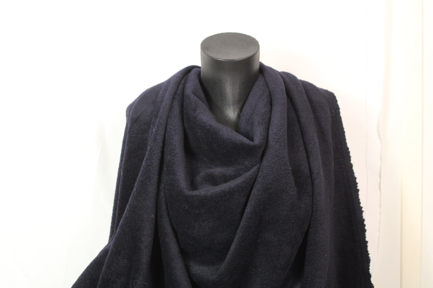 Tissu lainage duveteux - bleu marine foncé - photo 4/4 | So Tissus