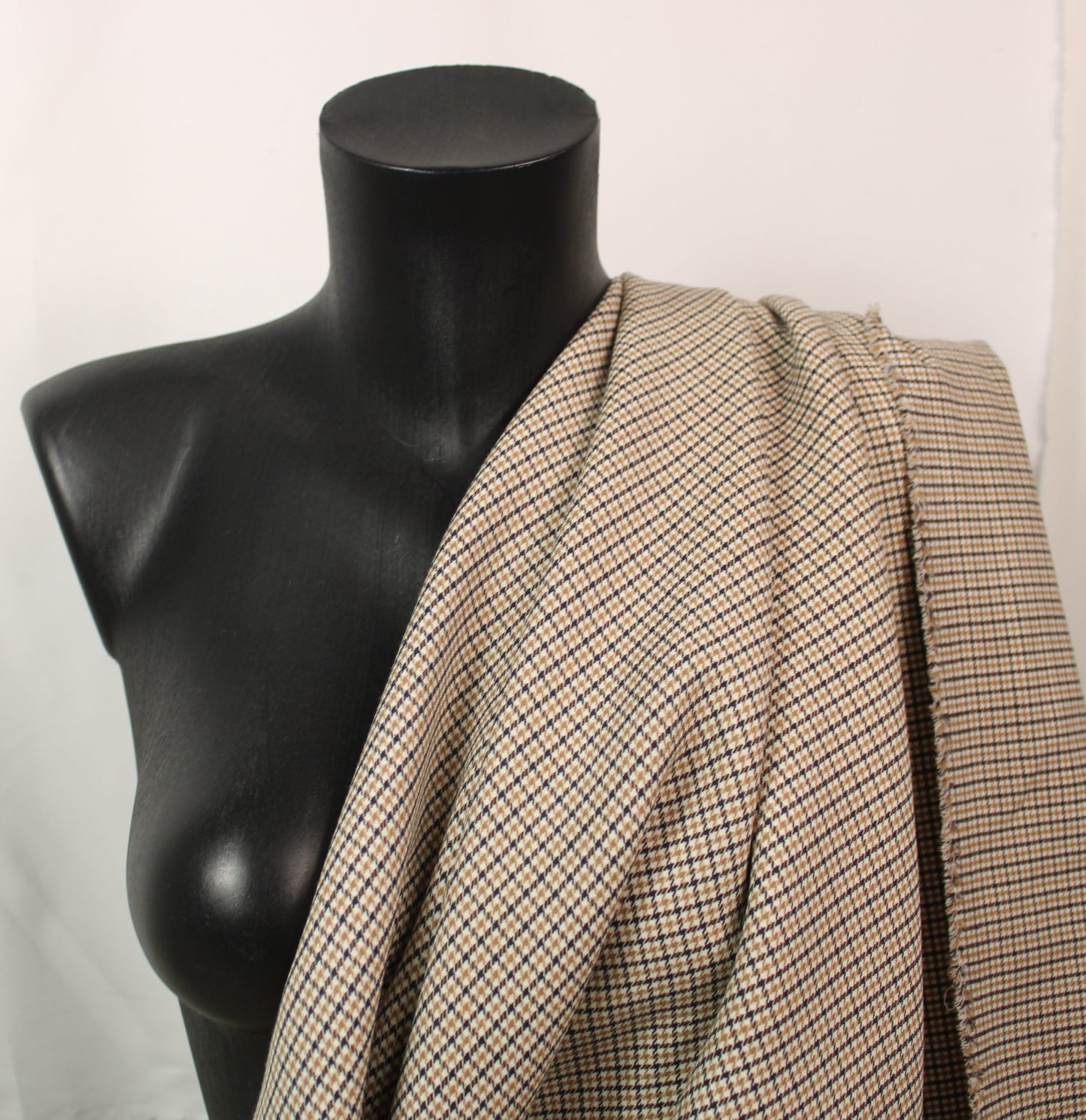 Tissu crêpe de laine stretch laine - pieds de puce - blanc, beige et noir - photo 3/5 | So Tissus