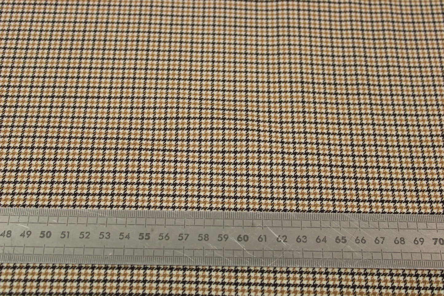 Tissu crêpe de laine stretch laine - pieds de puce - blanc, beige et noir - photo 5/5 | So Tissus