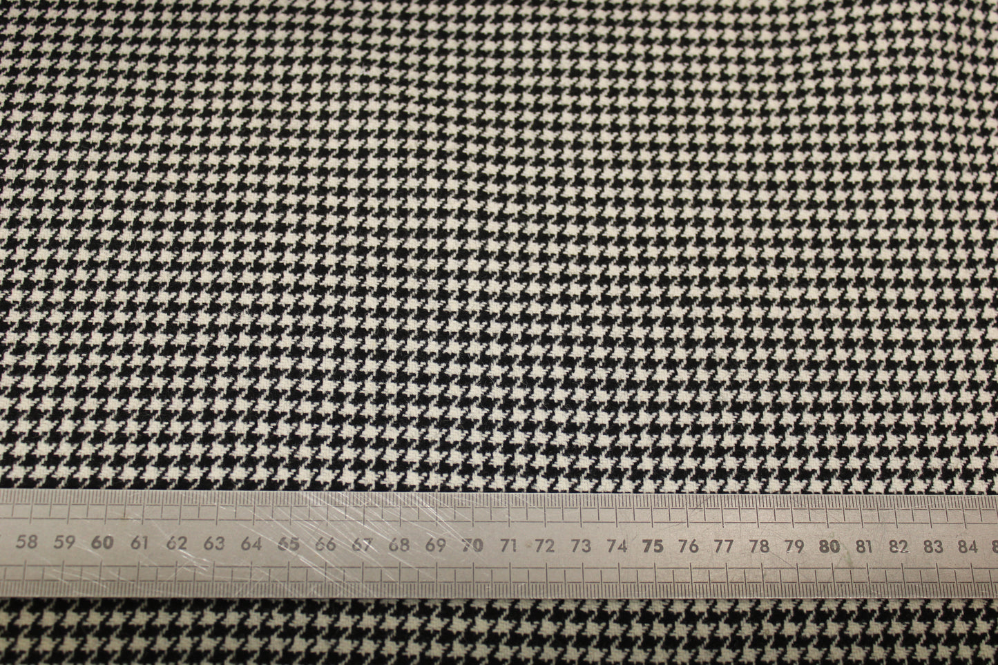 Tissu drap de laine - pieds de poule - blanc et noir - photo 5/5 | So Tissus