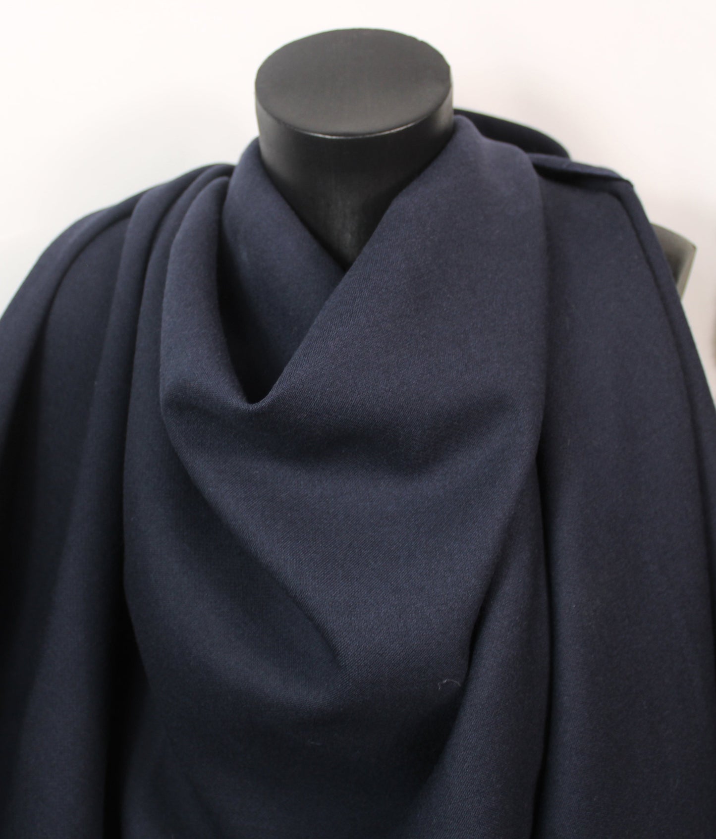 Tissu double crêpe de laine - bleu marine - photo 4/4 | So Tissus