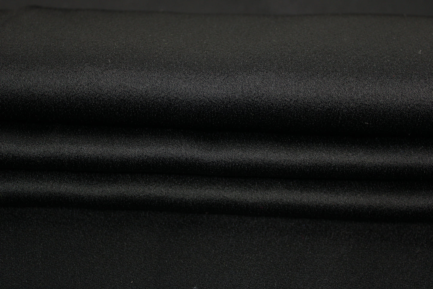 Tissu crêpe envers satin japonais - noir - photo 2/4 | So Tissus