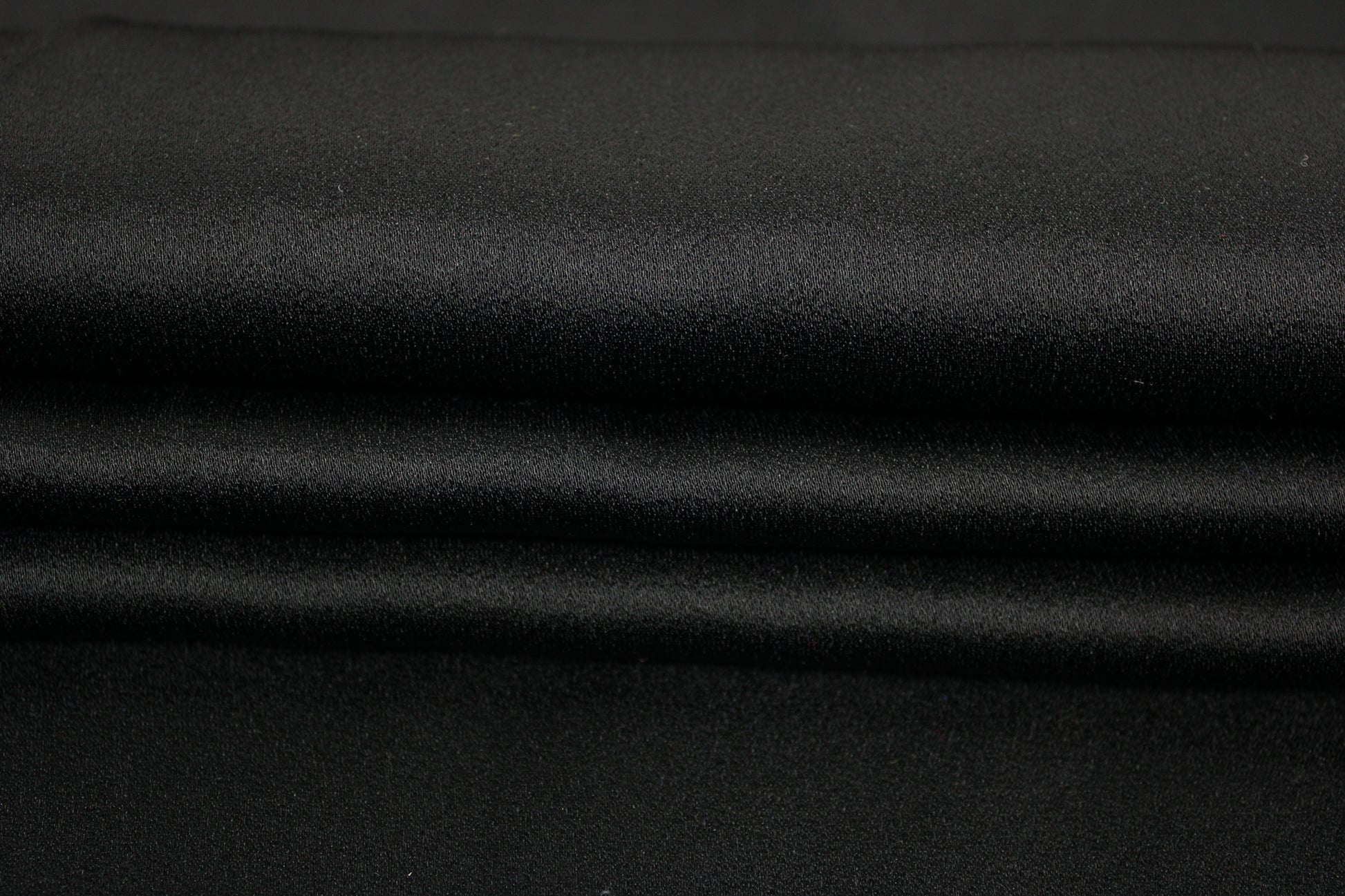 Tissu crêpe envers satin japonais - noir - photo 2/4 | So Tissus