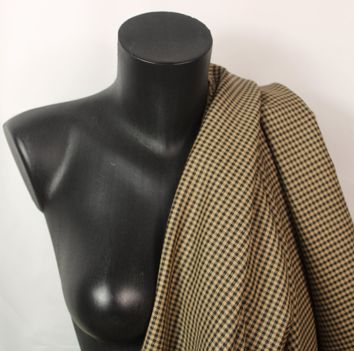 Tissu crêpe de laine - petits carreaux - noir , marron et beige - photo 3/5 | So Tissus