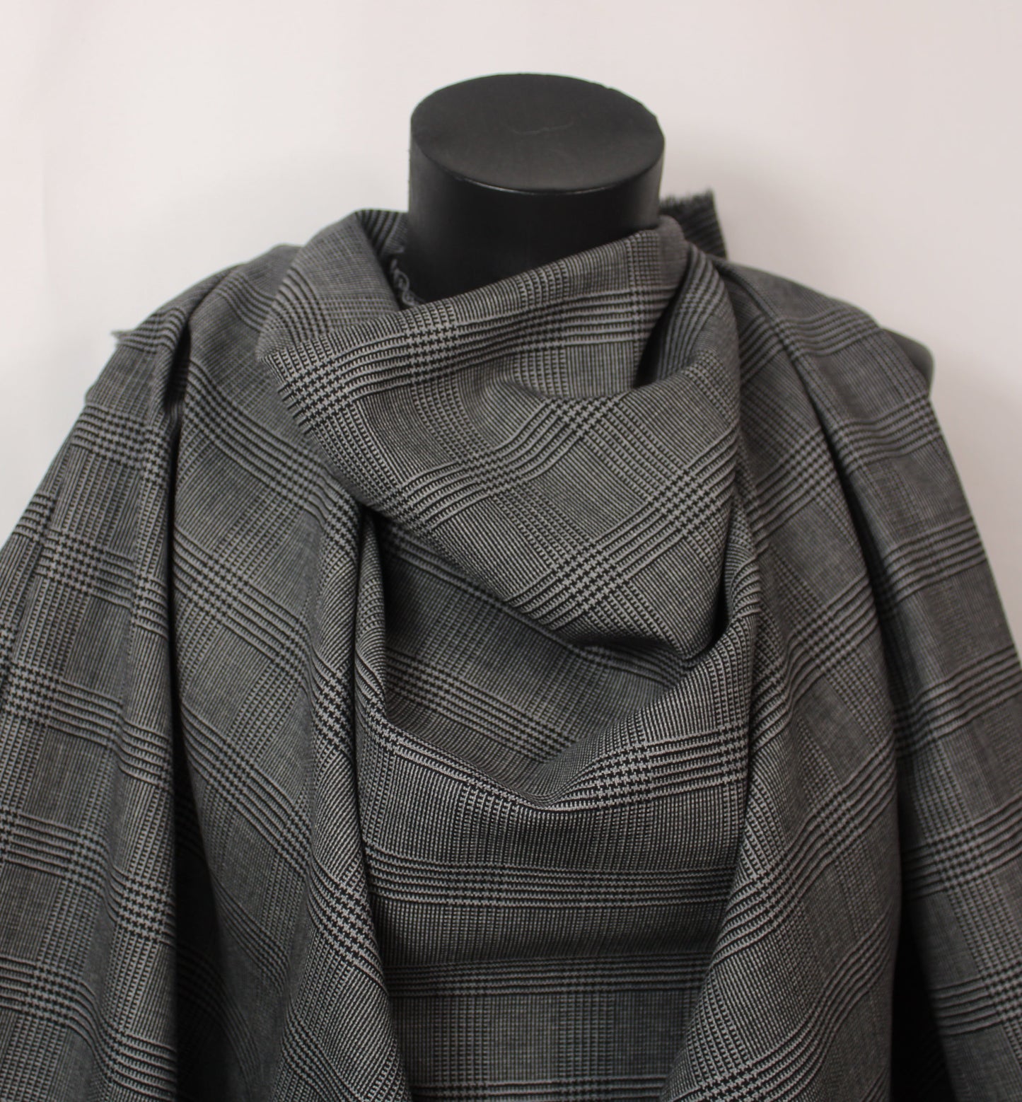 Tissu crêpe de laine - prince de galles - gris et noir - photo 4/5 | So Tissus