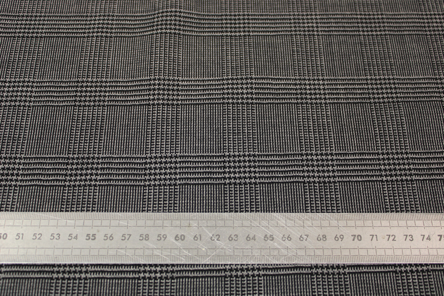 Tissu crêpe de laine - prince de galles - gris et noir - photo 5/5 | So Tissus