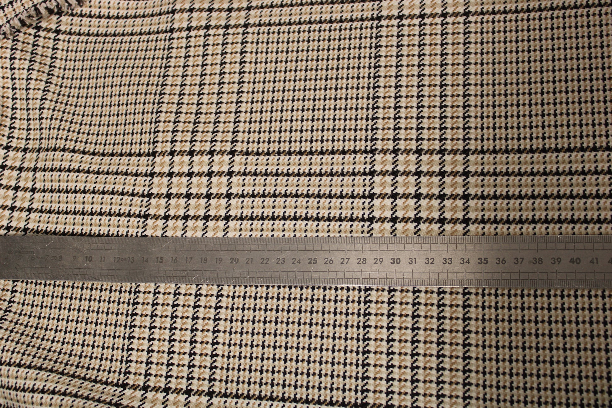 Tissu tweed de laine - imprimé à carreaux - ton beige, noir et blanc - photo 5/5 | So Tissus