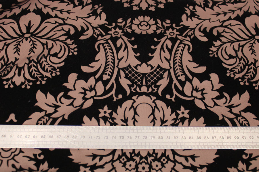 Tissu maille floqué - motif baroque - noir et taupe