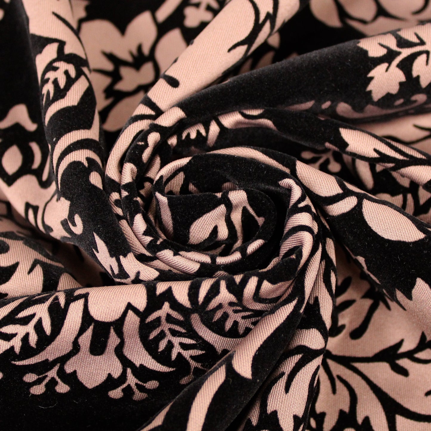 Tissu maille floqué - motif baroque - noir et taupe - photo 1/5 | So Tissus