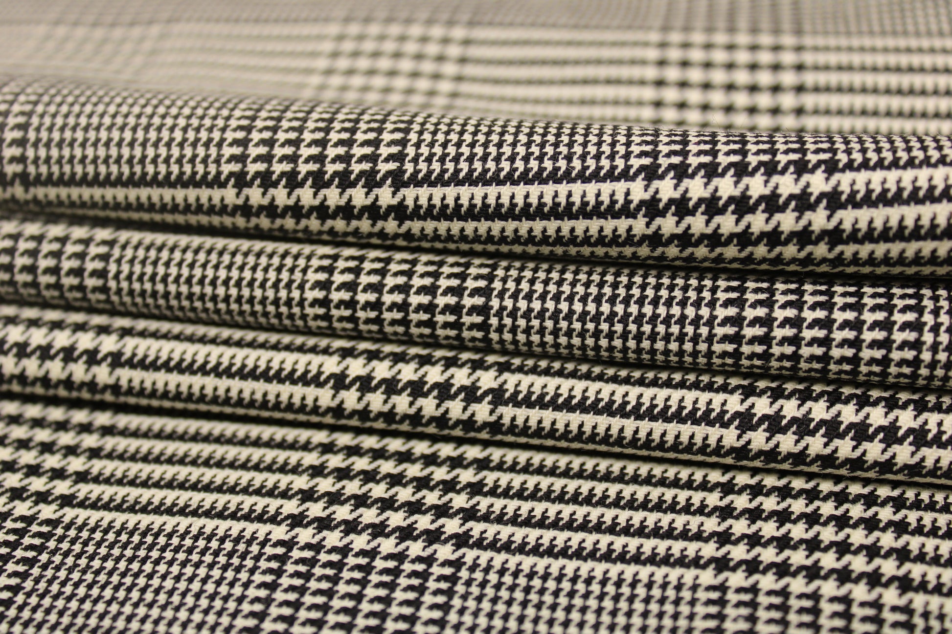 Tissu crêpe de laine - prince de galles - noir et blanc - photo 2/5 | So Tissus