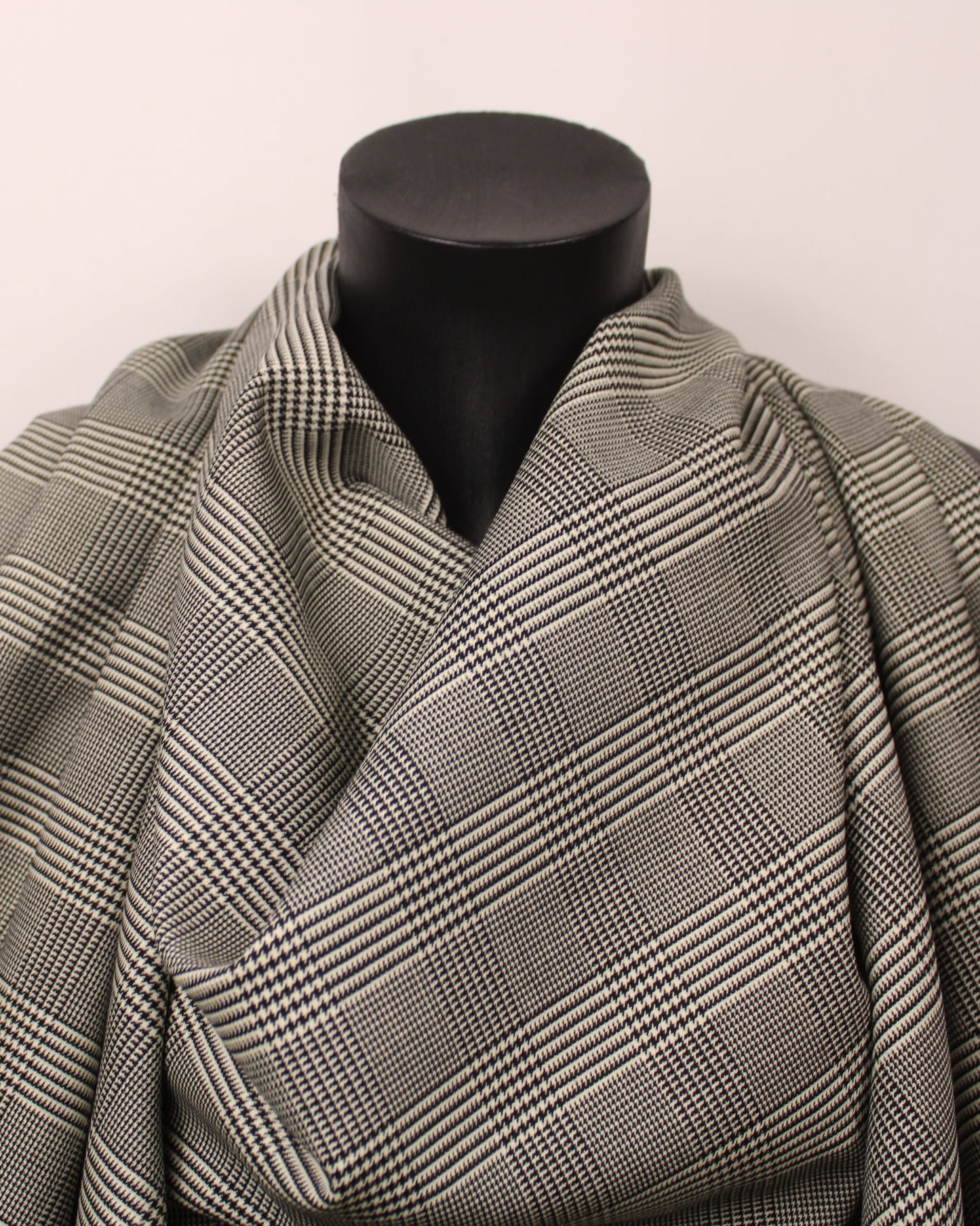 Tissu crêpe de laine - prince de galles - noir et blanc - photo 4/5 | So Tissus
