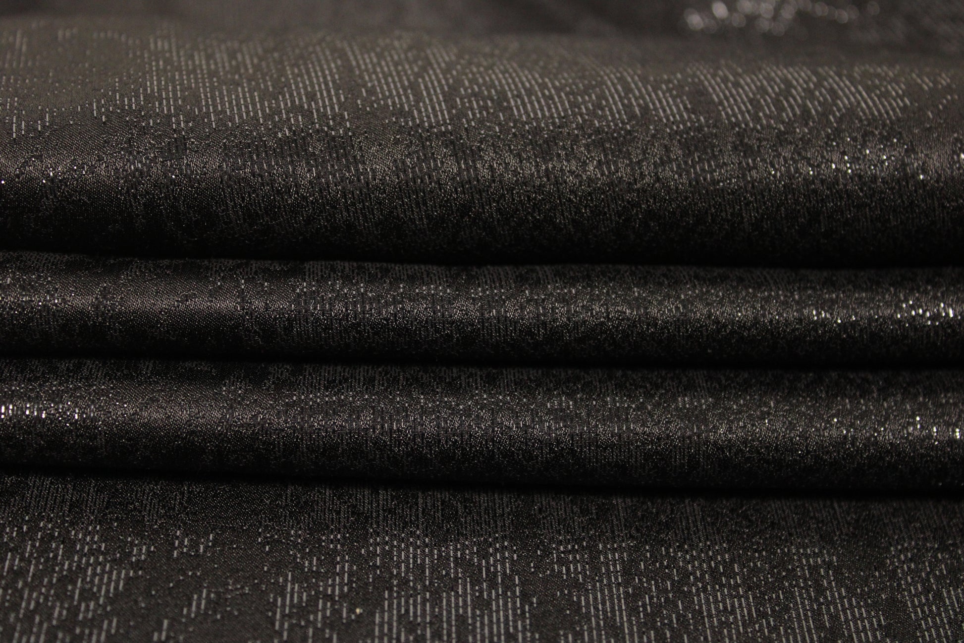 Tissu mousseline de soie et lurex - motif reptile - noir brillant - photo 2/4 | So Tissus