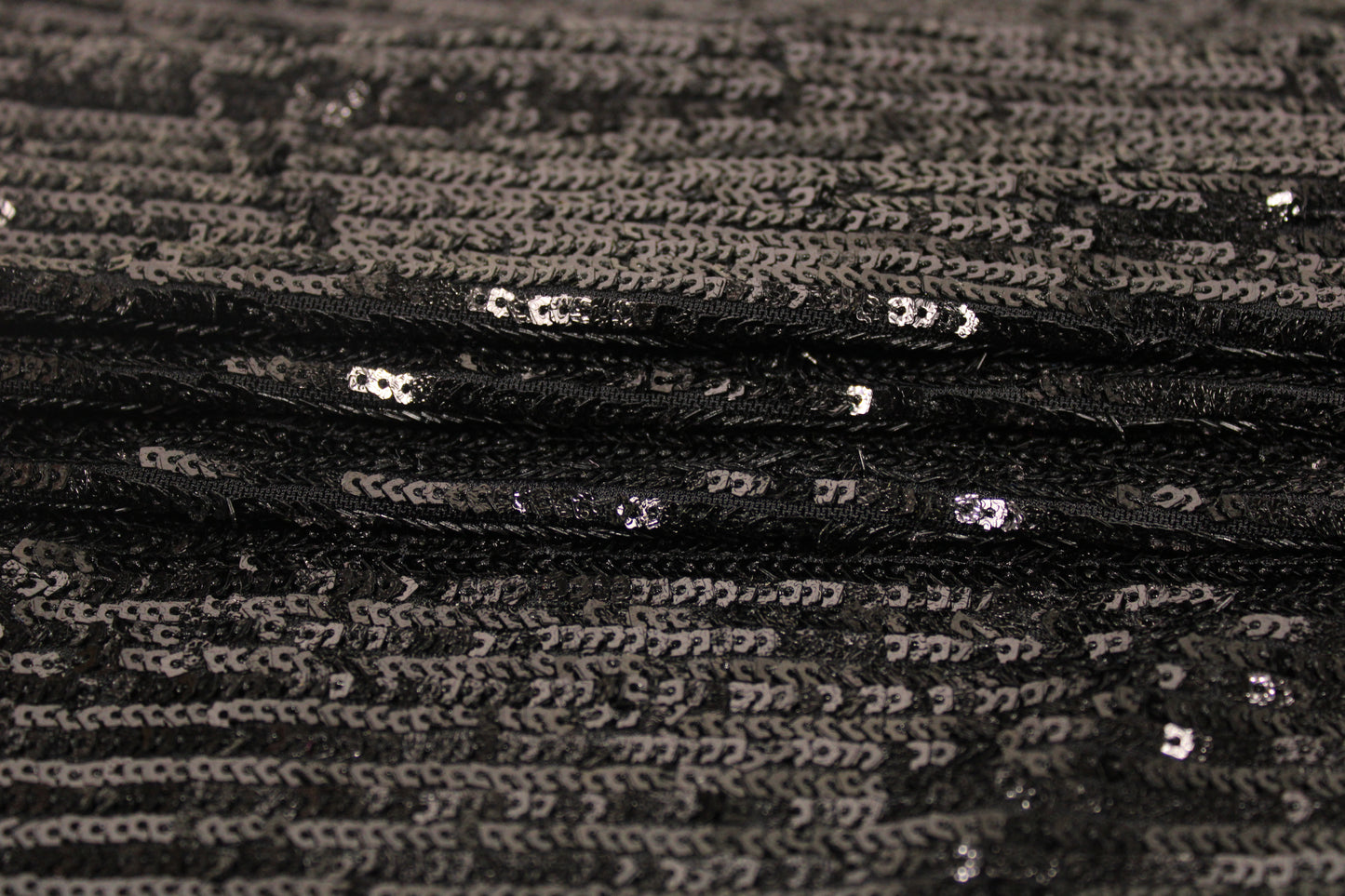 Tissu sequin - noir brillant - photo 2/4 | So Tissus