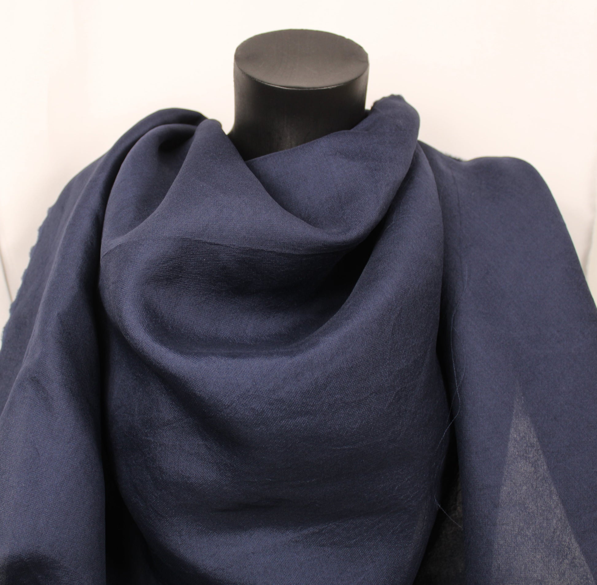 Tissu gazar de soie 100% - bleu marine - photo 4/4 | So Tissus