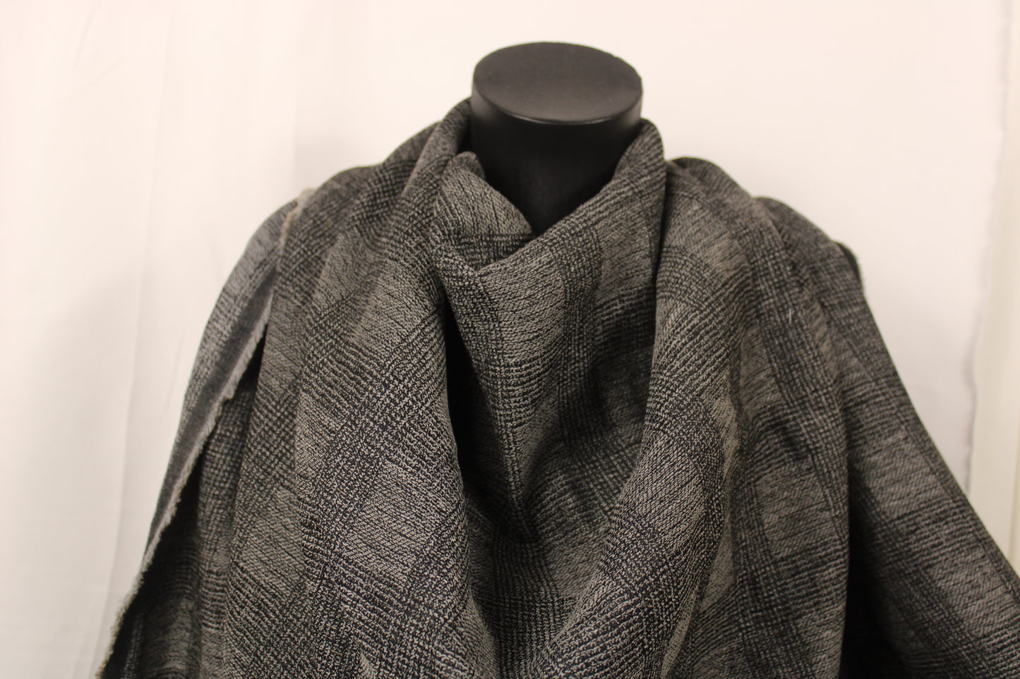 Tissu toile - denim à carreaux - gris et noir - photo 4/5 | So Tissus
