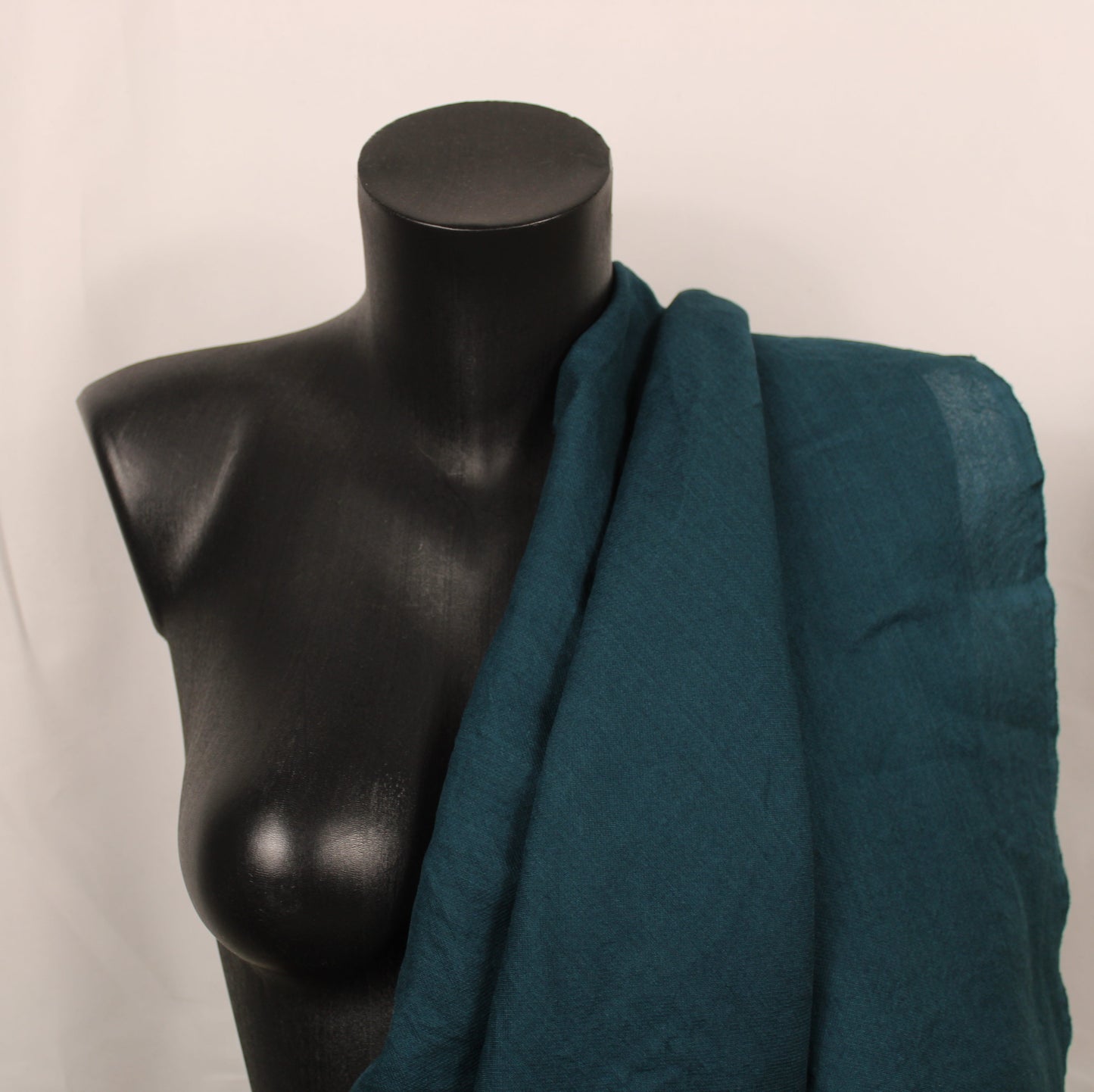 Tissu gazar de soie 100% - bleu canard - photo 3/4 | So Tissus